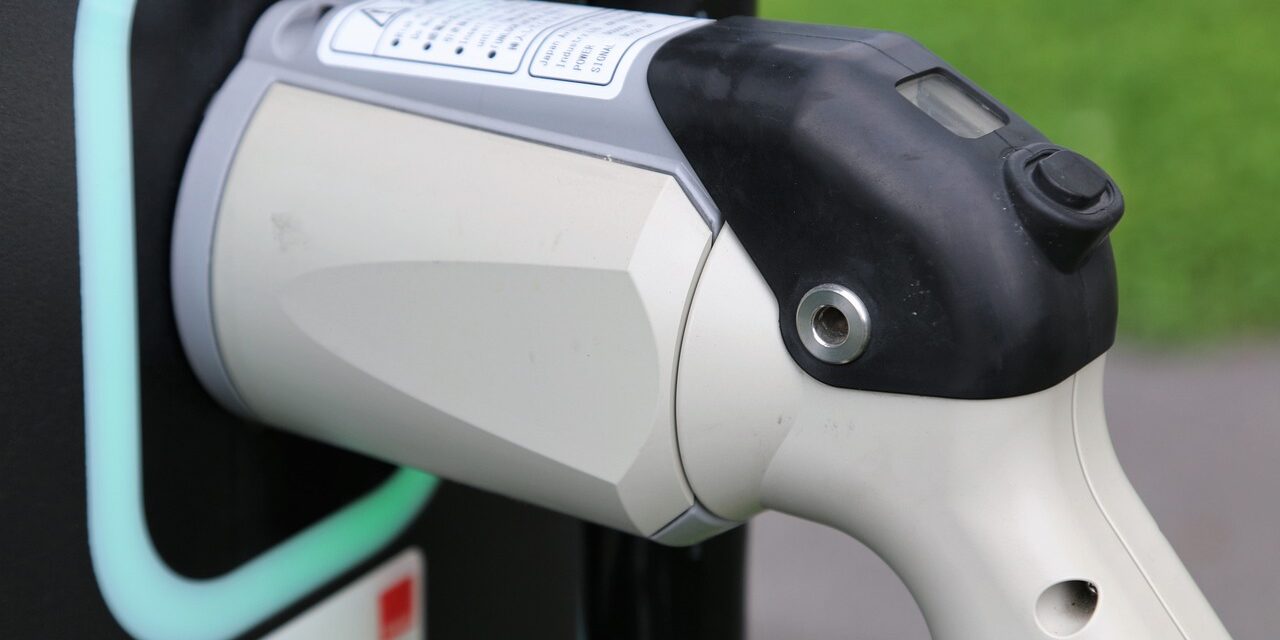 charging-cable-g38fb07949_1280 Motus-e Anfia