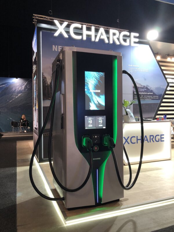 XCharge presenta l’evcharger Smart DC C7 con potenza fino a 420 kW